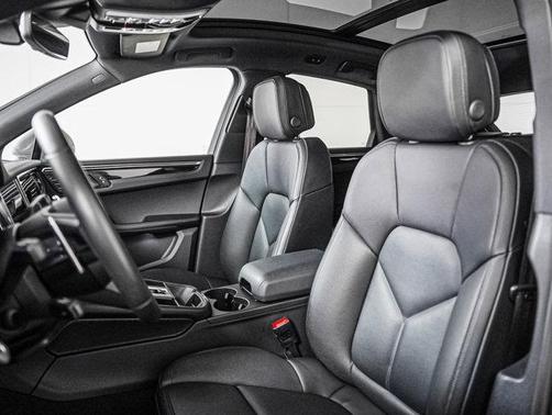 2023 Porsche Macan Base