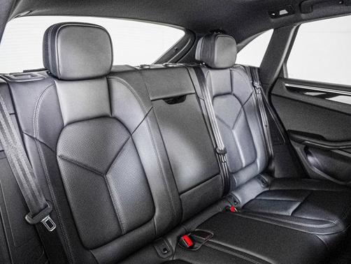 2023 Porsche Macan Base