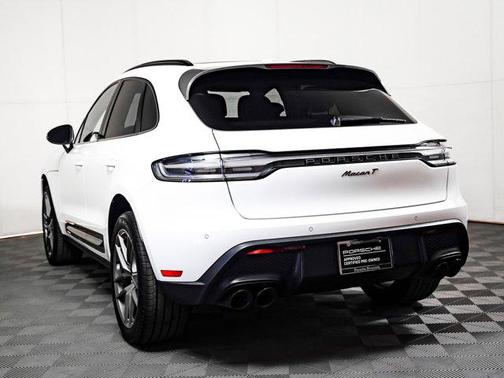 2025 Porsche Macan Base