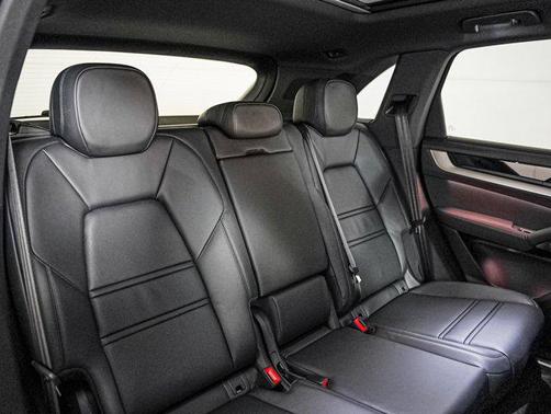 2025 Porsche Cayenne AWD
