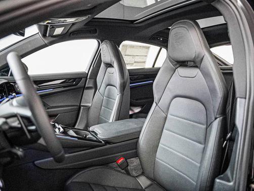 2026 Porsche Panamera RWD