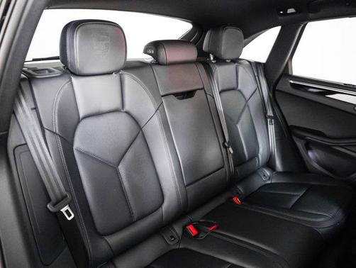 2025 Porsche Macan AWD