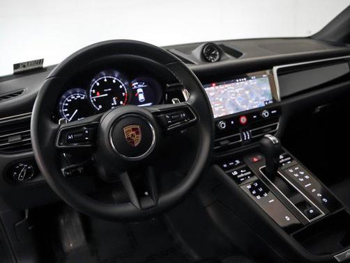 2025 Porsche Macan AWD