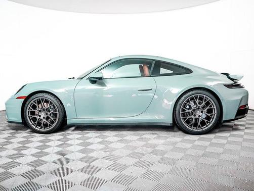 2025 Porsche 911 Carrera