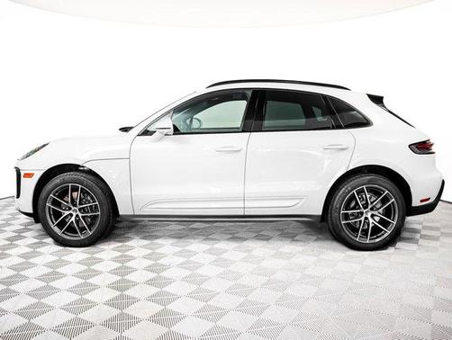 2025 Porsche Macan Base