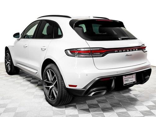 2025 Porsche Macan Base