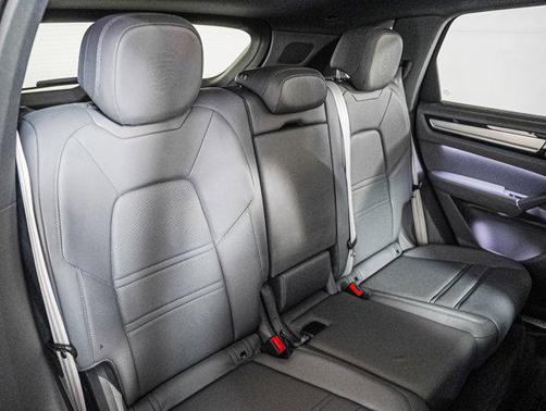 2022 Porsche Cayenne Platinum Edition