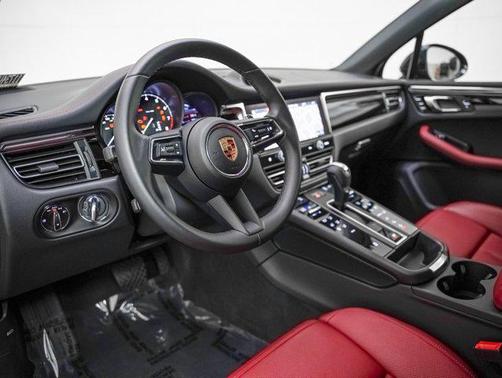 2025 Porsche Macan AWD