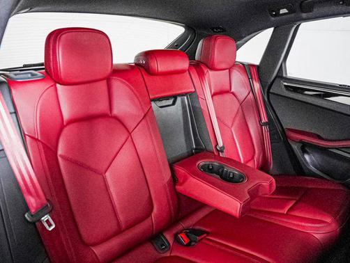 2025 Porsche Macan AWD