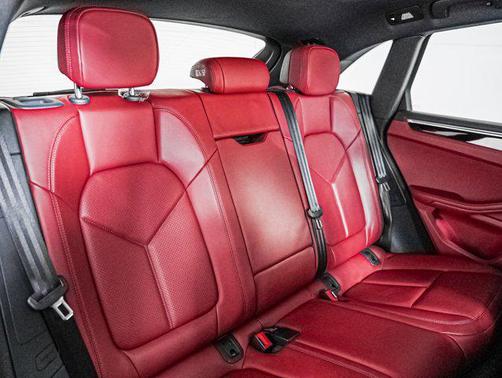 2022 Porsche Macan AWD