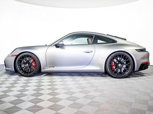 2024 Porsche 911 Carrera 4 GTS