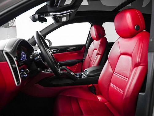 2023 Porsche Cayenne Base (Tiptronic)