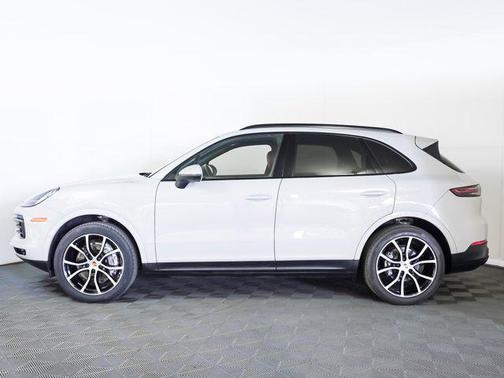 2023 Porsche Cayenne Base (Tiptronic)