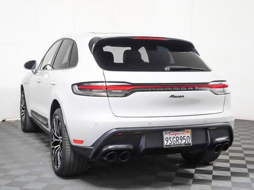 2025 Porsche Macan Base