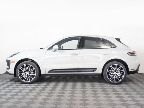 2025 Porsche Macan Base