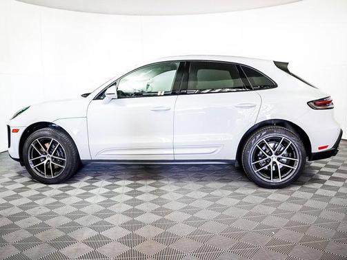 2025 Porsche Macan Base
