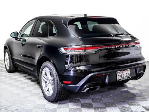 2025 Porsche Macan Base