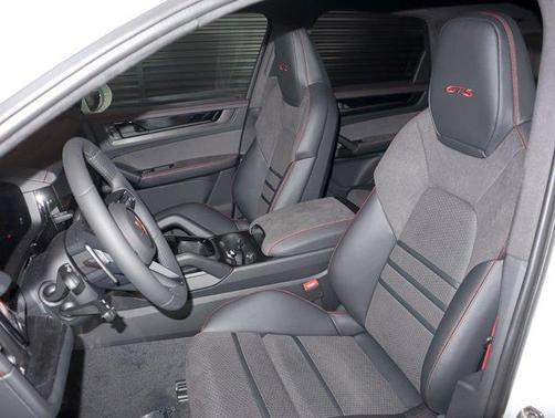 2025 Porsche Cayenne GTS