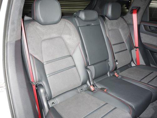 2025 Porsche Cayenne GTS