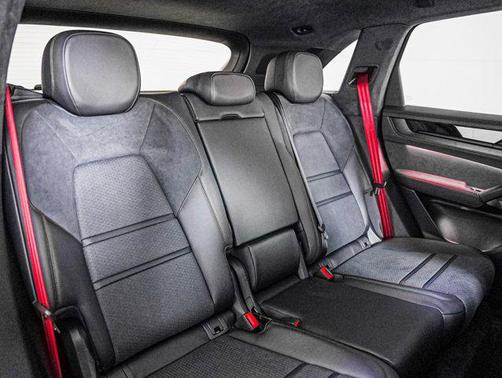 2025 Porsche Cayenne GTS