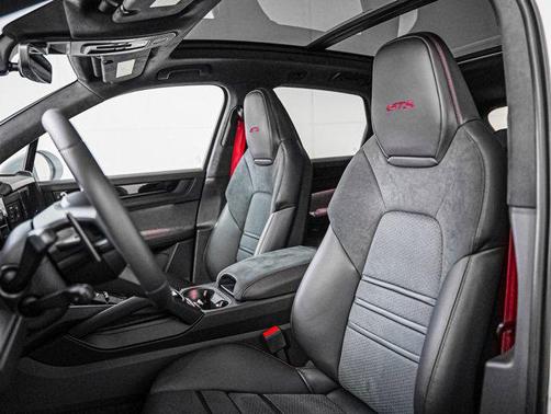 2025 Porsche Cayenne GTS