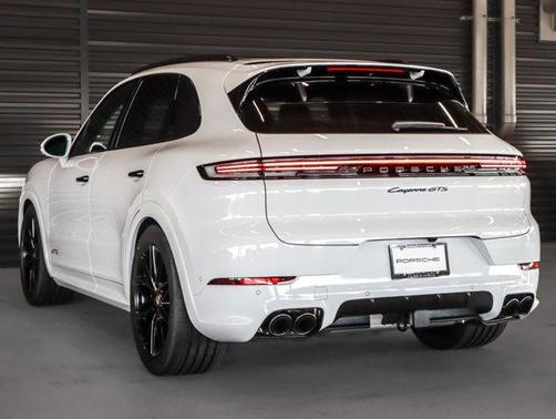2025 Porsche Cayenne GTS