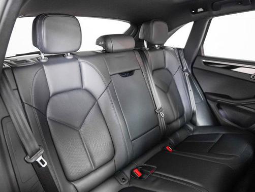 2023 Porsche Macan AWD