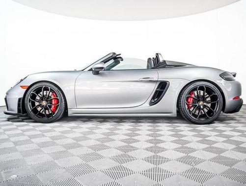 2022 Porsche 718 Spyder Roadster
