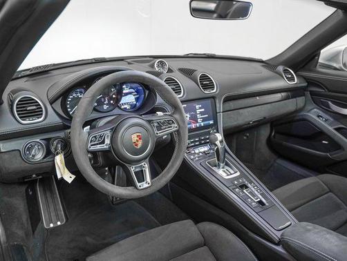 2022 Porsche 718 Spyder Roadster