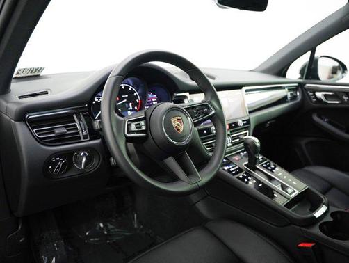 2025 Porsche Macan AWD