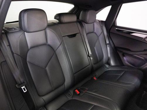 2025 Porsche Macan AWD