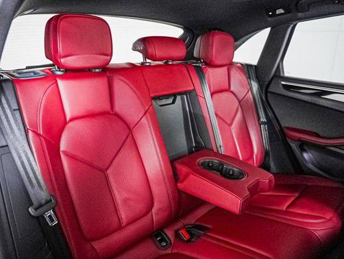 2024 Porsche Macan AWD