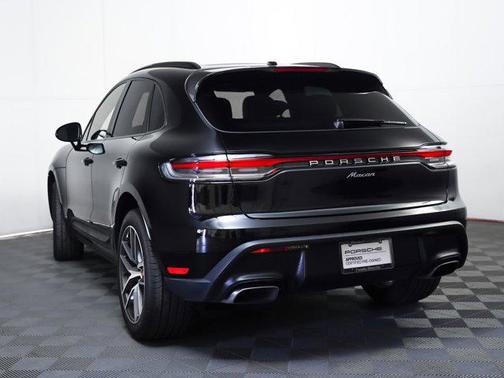 2025 Porsche Macan AWD