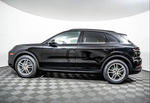 CHROMITE BLACK 2026 Porsche Cayenne Cayenne