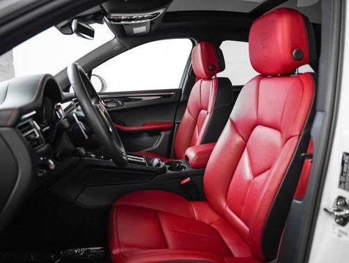 2025 Porsche Macan AWD
