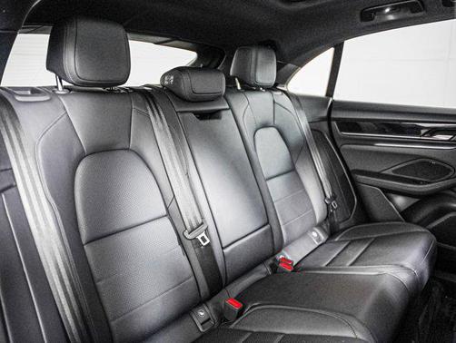 JET BLACK 2025 Porsche Macan Macan Electric 4