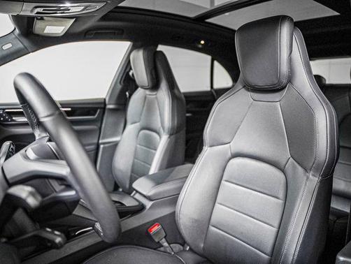 JET BLACK 2025 Porsche Macan Macan Electric 4