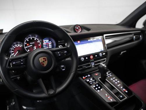 2025 Porsche Macan T