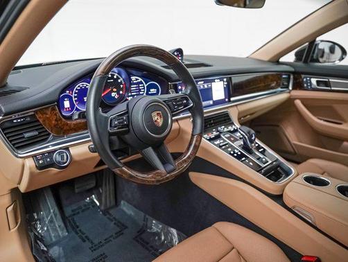 2023 Porsche Panamera Platinum Edition