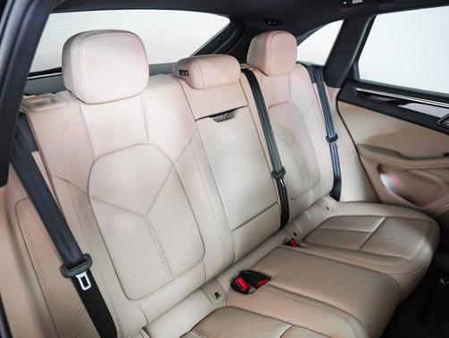 2025 Porsche Macan AWD