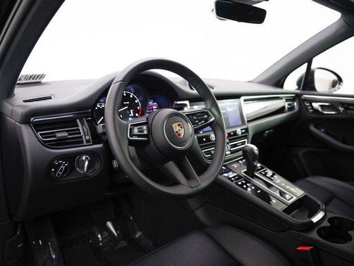 2025 Porsche Macan AWD