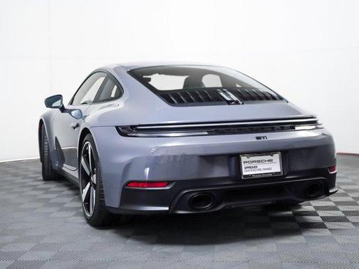 2025 Porsche 911 Carrera