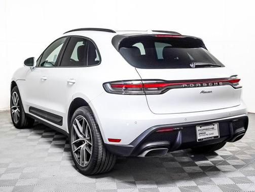 2025 Porsche Macan Base