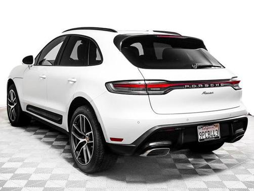 2025 Porsche Macan Base