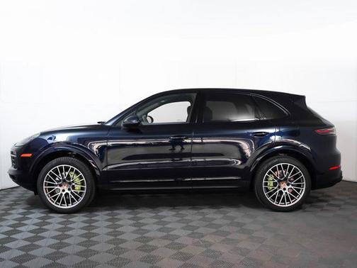 2022 Porsche Cayenne Platinum Edition