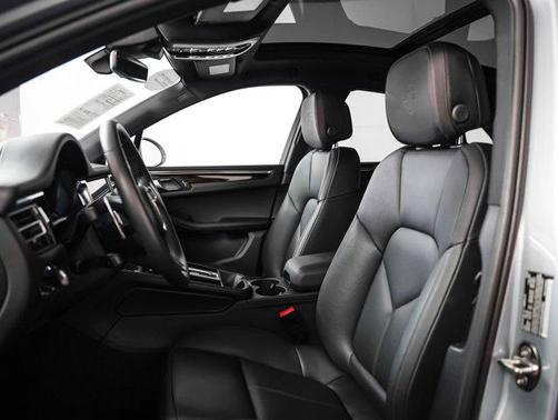 2025 Porsche Macan AWD