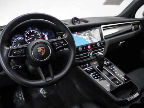 2025 Porsche Macan AWD