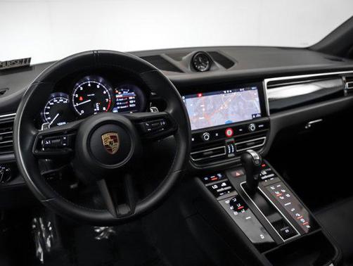 2022 Porsche Macan AWD