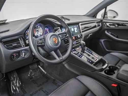 2023 Porsche Macan Base