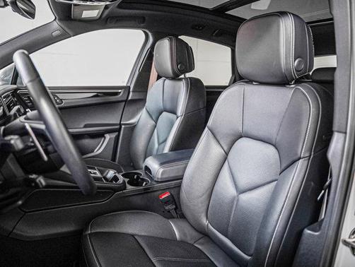 2023 Porsche Macan Base